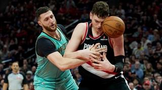 "Stršljeni" koji ne ubadaju: Šarlot razbijen u Portlandu, Nurkić dobro odigrao