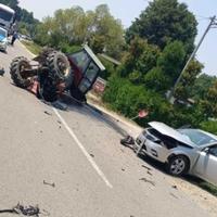 Krš i lom kod Doboja: Traktor se raspao na dva dijela nakon žestokog sudara s automobilom