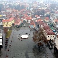 Tuzla iz zraka: Oblačno vrijeme i kiša rastjerali građane s trga