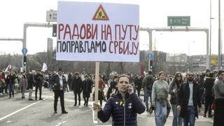 Studenti na cjelodnevnoj blokadi saobraćajne petlje u Beogradu