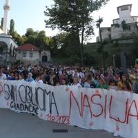 Foto + video / Stotine ljudi na protestima u Gradačcu: "Stop svim oblicima nasilja"