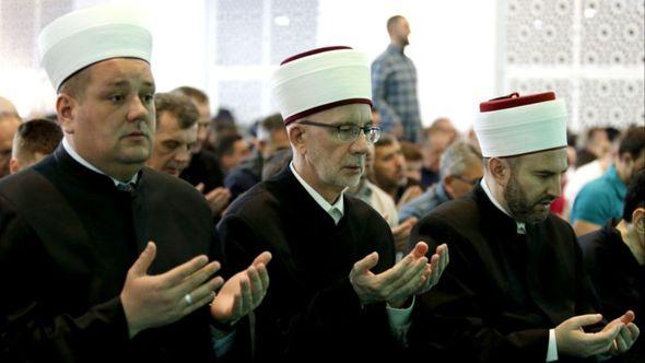 Klanjanje teravije u džamiji Kralja Abdulaha - Avaz