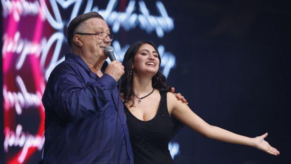 Halid Bešlić i Laura - Avaz