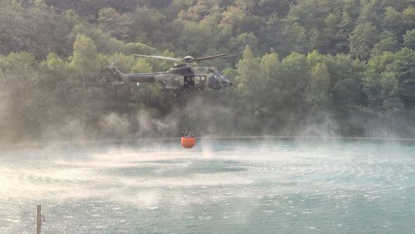 Helikopteri u akciji gašenja požara - Avaz