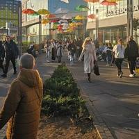 Video / Ususret neradnoj nedjelji: Pogledajte gužve u tržnim centrima i na ulicama Sarajeva