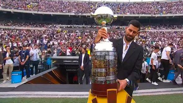 Đoković s trofejem Kopa Libertadores - Avaz