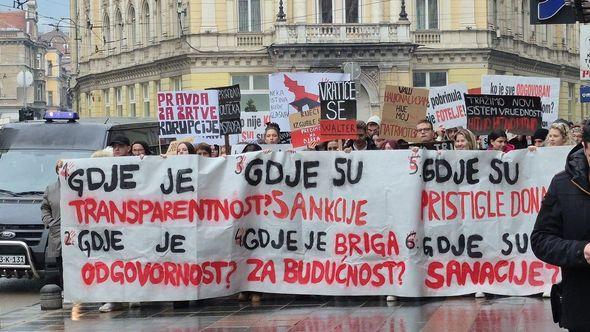 Poruke na protestima u Sarajevu - Avaz