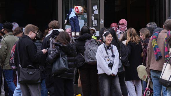 Propalestinski protesti na koledžu Barnard u SAD-u - Avaz