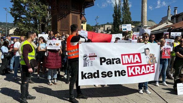 S današnje protestne šetnje - Avaz