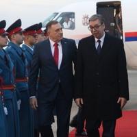 Dodik dočekao Vučića na aerodromu u Banjoj Luci