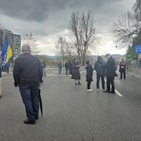 Završeni protesti ispred OHR-a: Počela padati kiša, građani se razišli, pušten saobraćaj