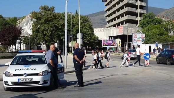 Policija na nogama - Avaz