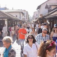 Vrelo Bosne i Bijambare oduševljavaju turiste