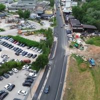 U toku završni radovi u ulici Džemala Bijedića, počelo rušenje objekata na budućem kružnom toku kod Grasa