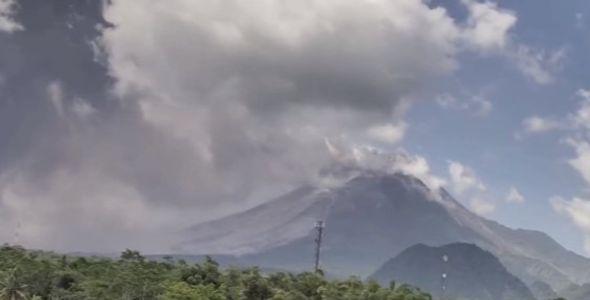 Eruptirao Merapi - Avaz