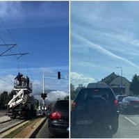 Foto + video / Saobraćajni kolaps u Sarajevu: Tramvaji ne rade, ogromne gužve na glavnoj ulici