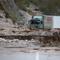 U Aleksinom hanu i dalje u pripravnosti spasilačke službe i ekipe Hitne pomoć