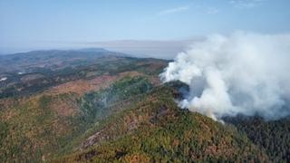 VIDEO / Helikopter OS BIH pomaže u gašenju požara u Maglaju 