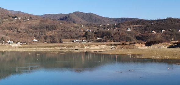 Idealno za snimanje apokaliptičnih scena: Kad se povuče Jablaničko jezero...